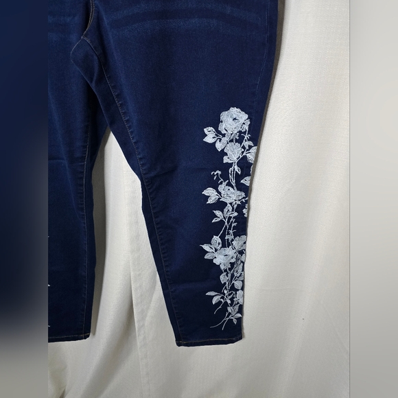 Denim 24/7 Jeggings - Picture 2 of 8